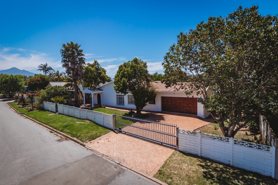 4 Bedroom Property for Sale in Bodorp Western Cape